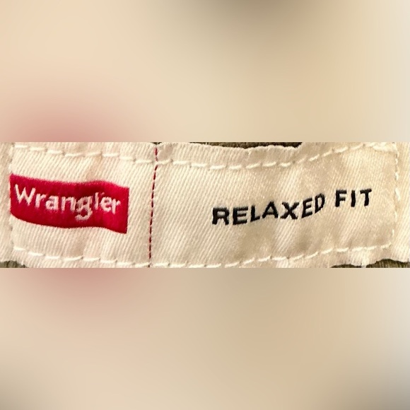 Wrangler Men's Relaxed Fit Tan Shorts (NWT) - Picture 4 of 6